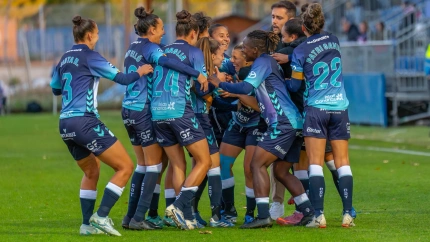 Las jugadoras del Costa Adeje Tenerife celebran un gol en Madrid.