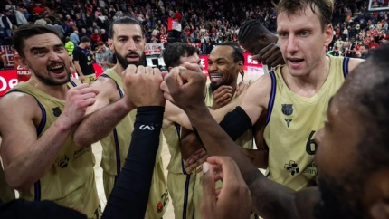 Los jugadores del Barcelona celebran la victoria en Munich
