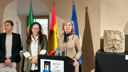 Presentación del nuevo mascarón hallado en el jardín del museo de Las Veletas