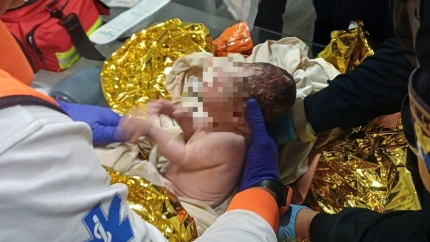 Paco, el bebé que nació en la puerta de su casa