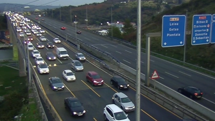 Retenciones en la A-8 en Barakaldo