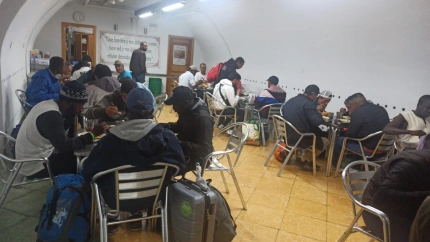 La organización acoge con alivio la habilitación de este dispositivo en La Salobreja tras alertar de que 120 personas duermen al raso cada noche