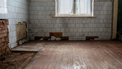 Interior de una vivienda en mal estado de conservación