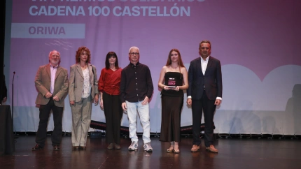 Alejandro Galocha de CC Salera hizo entrega del Premio Solidario Cadena 100 Castellón a Oriwa.
