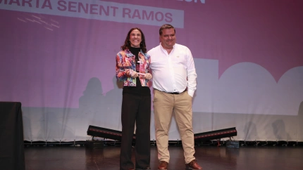 Jesús Mut de Élite Cementos entregó el galardón a Marta Senent