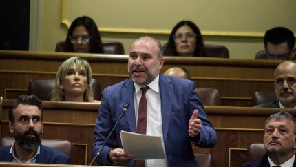 El diputado de Junts Josep Pagès interviene durante una sesión de control al Gobierno