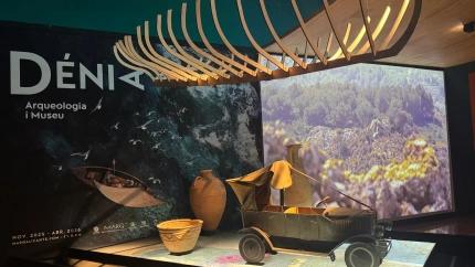 Vista del montaje museográfico diseñado por Ángel Rocamora, que guía al visitante por la evolución histórica de Dénia desde la Prehistoria hasta el siglo XX