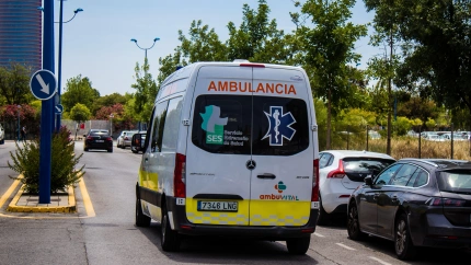 Servicio de ambulancias en el centro de Sevilla, ciudad emblemática y capital de Andalucía.