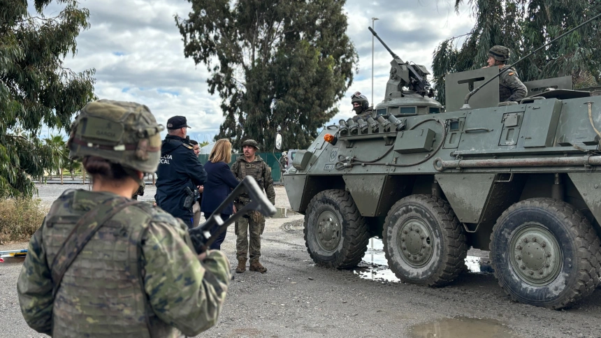 El Ejército de Tierra despliega por sorpresa a 200 militares en la costa de Motril