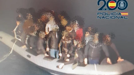 Patera con 16 personas llegando a las costas de Almería