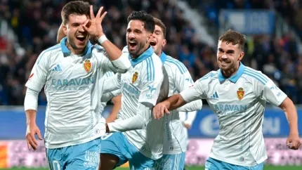 El Real Zaragoza se ha impuesto por 1-0 al Huesca y ha conseguido su primera victoria como local.