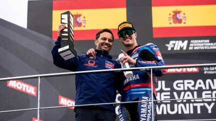 Izan Guevara celebra su victoria en el Ricardo Tormo