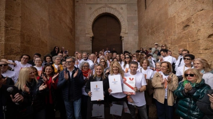 Cientos de granadinos "abren" la Puerta de la Justicia en apoyo de la candidatura Granada 2031Granada ha vivido este domingo una jornada histórica marcada por la emoción, la participación y el compromiso colectivo con la cultura. Con motivo del Día Mundial del Patrimonio, el Ayuntamiento ha celebrado un gran acto en la Puerta de la Justicia de la Alhambra, lo que va a ser en una imagen inolvidable del apoyo de la ciudad a la candidatura Granada 2031. La respuesta de los granadinos fue notable desde el primer momento.POLITICA ESPAÑA EUROPA SOCIEDAD ANDALUCÍAAYUNTAMIENTO DE GRANADA