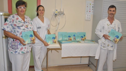 Los autores de "Ximet, no te preocupes, sigue adelante" muestran su trabajo publicado