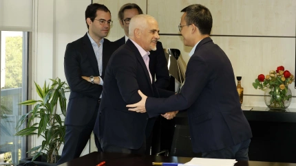 Pace y Mao se dan la mano tras sellar el cambio de propiedad en el Espanyol.