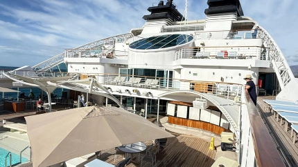 El Seabourn Encore, un crucero de lujo con billetes de hasta 24.000 euros, atraca por primera vez en Motril