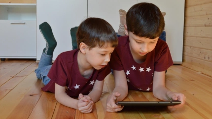 Niños jugando con la tablet