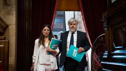 La portavoz de Junts en el Parlament, Mònica Sales, y el presidente de Junts en el Parlament, Albert Batet