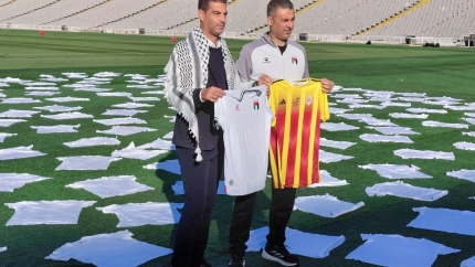 Gerard y Adu Jazar en el estadio de Montjuic