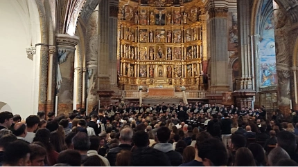 El Monasterio de San Jerónimo estaba lleno de público durante la presentación del nuevo disco de la Banda de CC y TT de Jesús Despojado