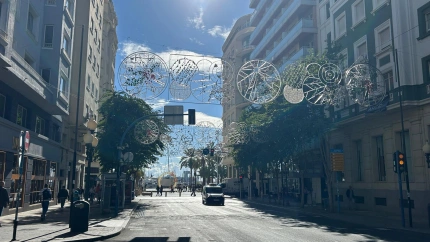 Alicante ilumina la Navidad este viernes con 2,6 millones de luces LED y estrena un árbol y decoración totalmente renovados