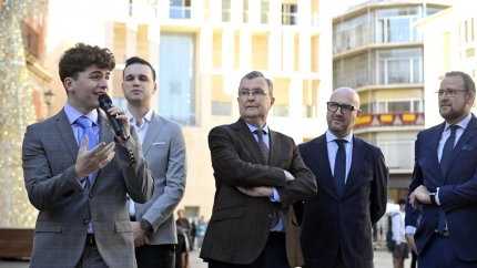 El tenor Martín Savi, protagonista del encendido de la navidad en Murcia