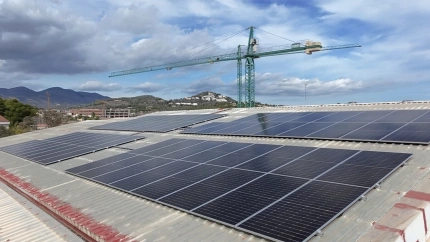Placas solares en la piscina municipal de Calp