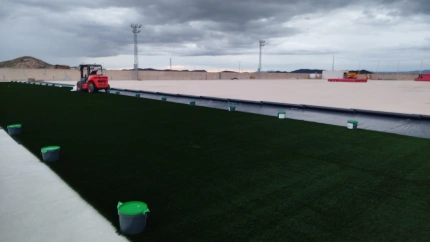 El césped artificial ya es protagonista en Los Yesares