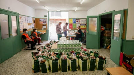 Voluntarios trabajan en la parroquia de San Juan de Dios, en la UVA de Vallecas