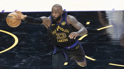 LeBron James se convierte en el primer jugador en disputar 23 temporadas en la NBA.