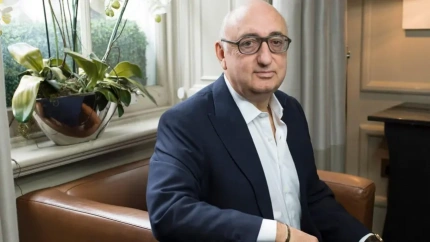 Barnett alega que tuvo una relación consentida y duradera con la mujer.