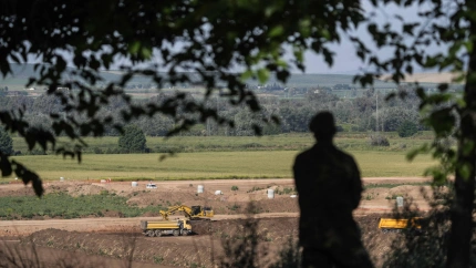 CÓRDOBA, 29/04/2024.- Vista de las obras que se están realizando en los terrenos para la Base Logística del Ejército de Tierra (BLET) en Córdoba que aumentará su coste total hasta los 500 millones, según han informado este lunes durante la visita realizada por la ministra de Defensa, Margarita Robles. EFE / Rafa Alcaide