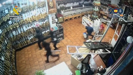 Cámaras de seguridad captan el momento del robo de jamones
