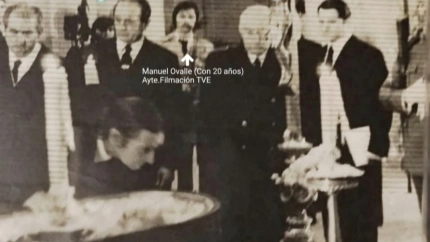 Manuel Ovalle durante el entierro de Franco