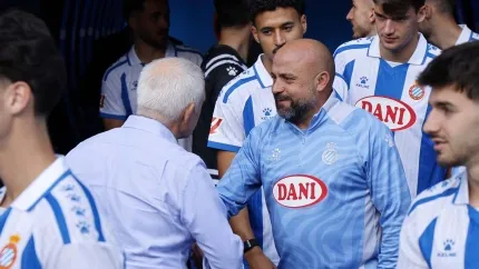 Alan Pace y Manolo González ya se saludaron en el día de la foto oficial del primer equipo.