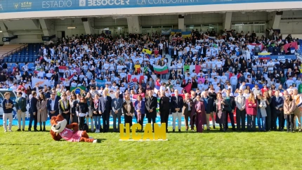 Bienvenida a los nuevos alumnos internacionales en el estadio de La Condomina