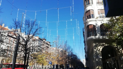 Detalle de las luces de Navidad en Zaragoza, que se encenderán el día 29