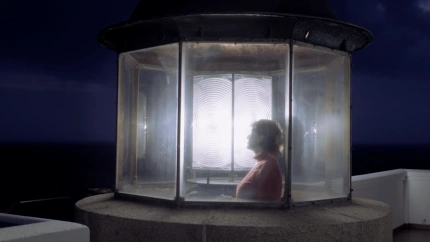 Cristina Rodríguez Paz, en un faro, durante la grabación de 'Aunque seamos islas'