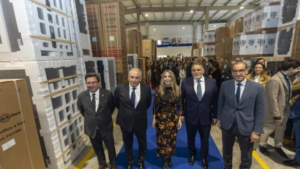 Las autoridades recorriendo junto a los hermanos Piñero las nuevas instalaciones.