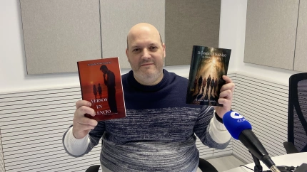 
Álex Sande, escritor y hostelero, en COPE Coruña
