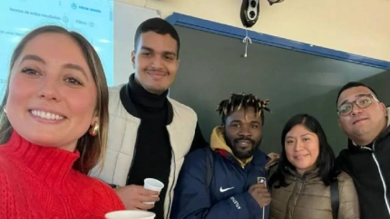 Escucha cómo ambos relatan su camino: del descubrimiento de la situación de Ángelo a la nueva vida que hoy construye