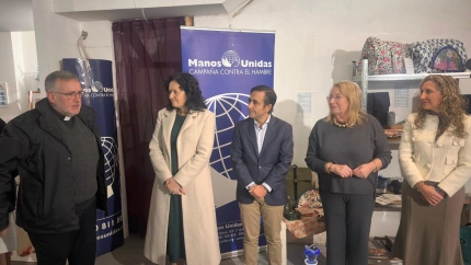 Un momento de la inauguración de este rastrillo