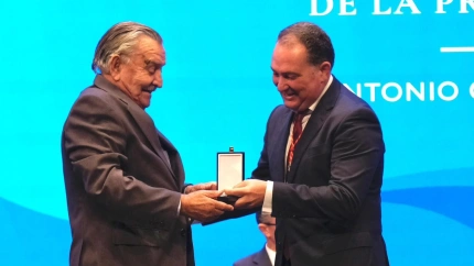 Antonio Oliveira recibe la Medalla de la Provincia