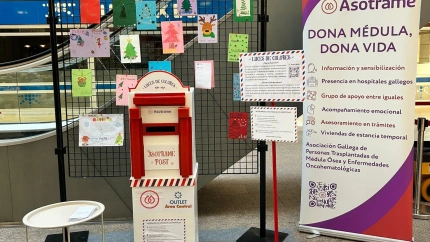 Buzón de Asotrame para recoger postales solidarias