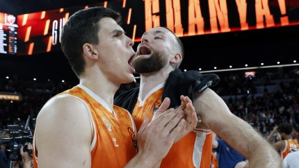 Pradilla y Costello celebran el triunfo sobre Estrella Roja