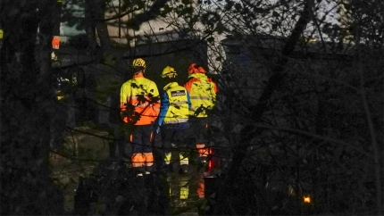 Miembros del dispositivo de rescate, tras el derrumbe de este miércoles en Vega de Rengos, donde han fallecido dos mineros