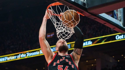 Sandro Mamukelashvili realiza un mate en el partido ante los Wizards.