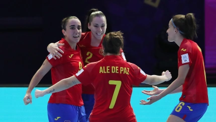 Las jugadoras de España celebran uno de sus cinco goles ante Tailandia.