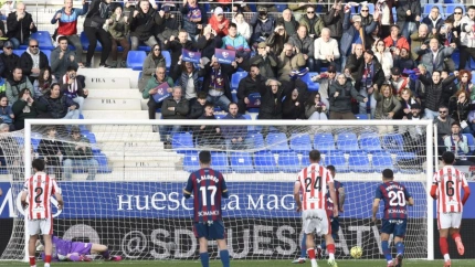Sielva adelanta al Huesca de penalti frente al Sporting