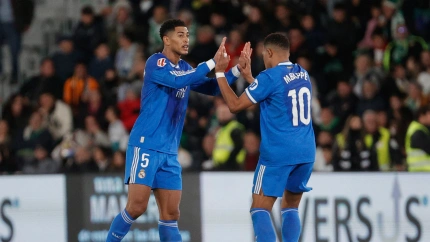 Bellingham celebra con Mbappé el 2-2 del Real Madrid al Elche